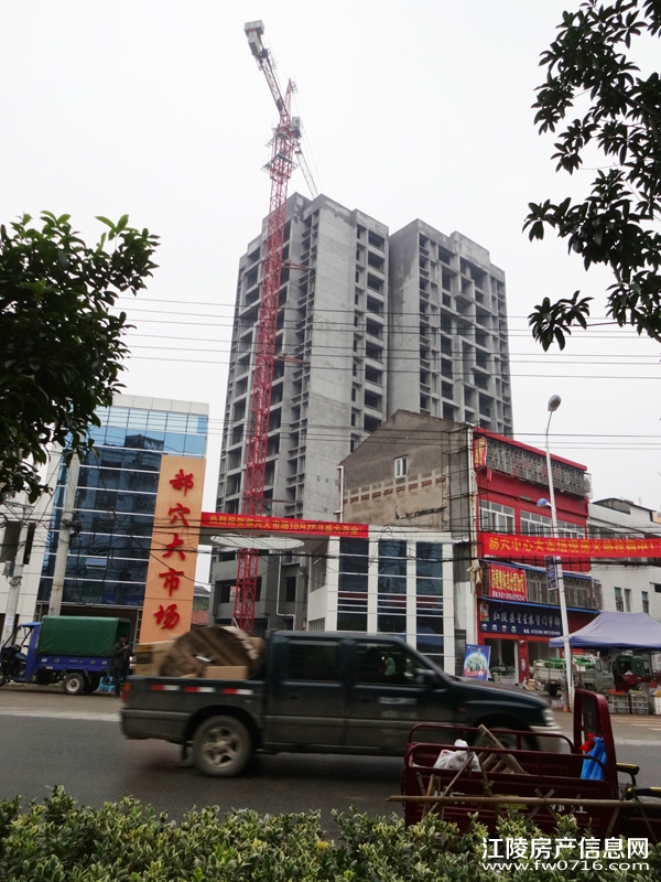 �����غ�Ѩ���г�